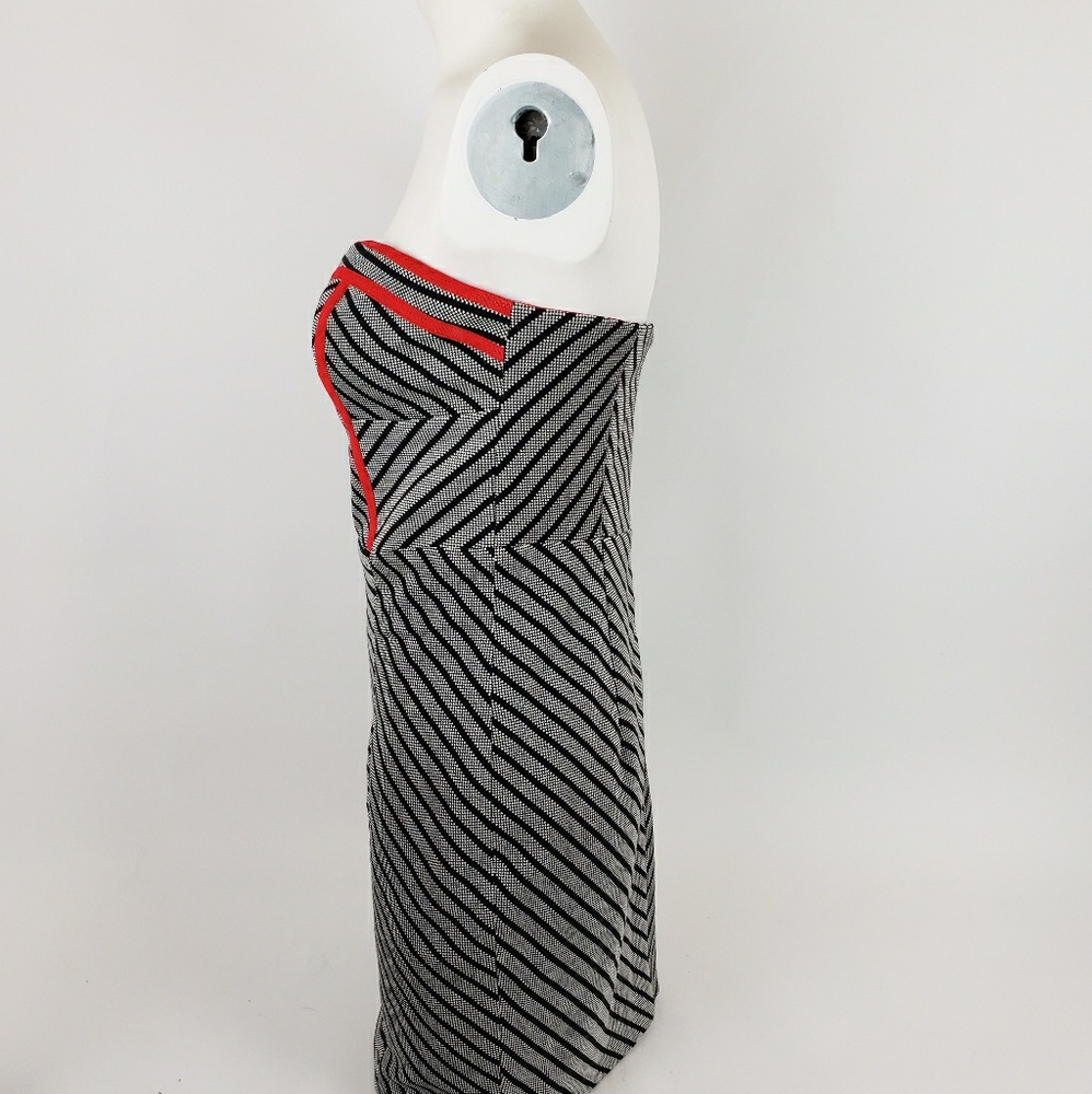 Fitted Strapless - image 2